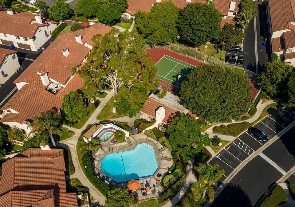 1st image of 480 Las Palomas Dr