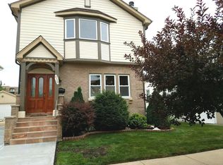 6529 W Ebinger Dr, Niles, IL 60714