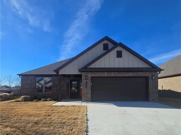 2304 N Lexington St, Siloam Springs, AR 72761