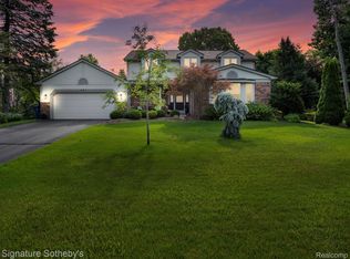 421 Melinda Cir, White Lake, MI