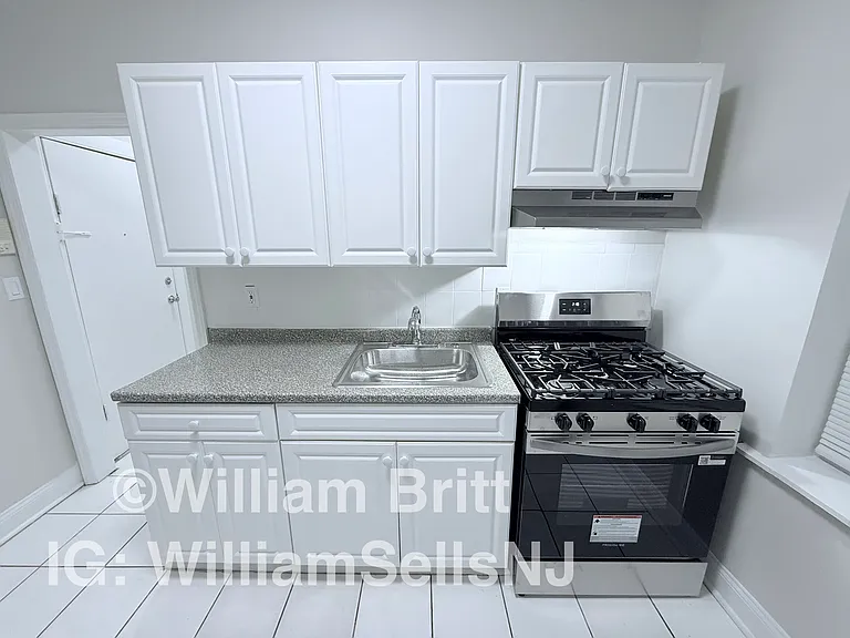 67-69 Brinkerhoff St #4B — Photo 2