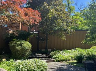 3179 Orange Brace Rd, Riverwoods, IL 60015