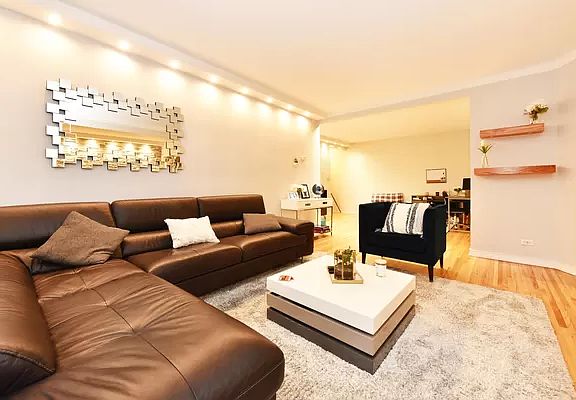 4th image of 143-50 Hoover Ave #401
