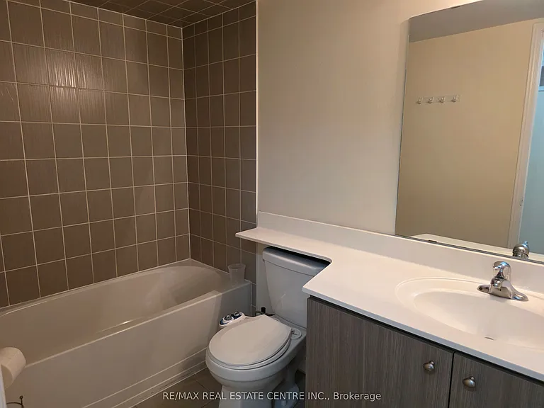 2472 Post Rd #4 — Photo 9