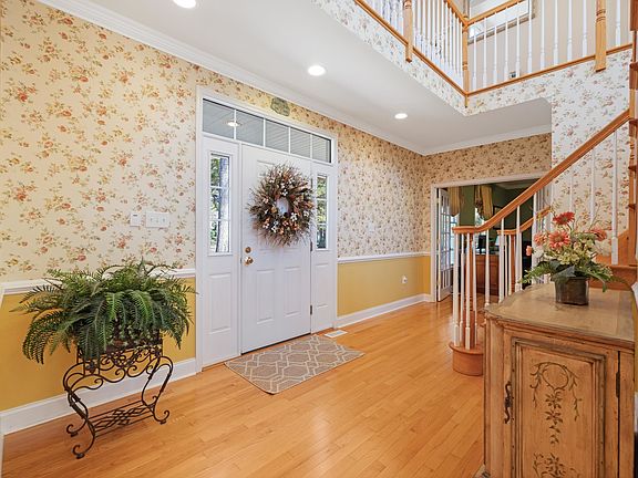 4th image of 19 Cedar Meadow Dr