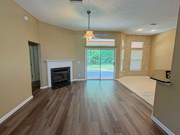 5th image of 6083 Alpenrose Ave