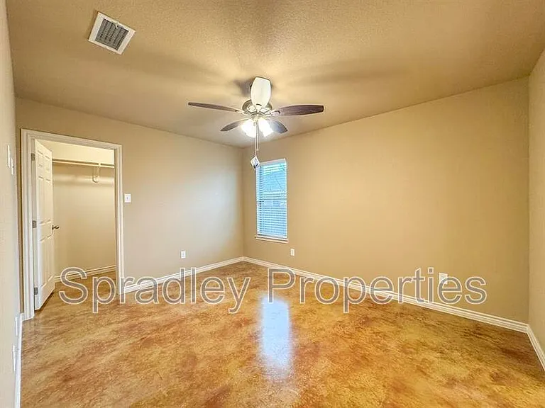 1047B Edwards Dr — Photo 15