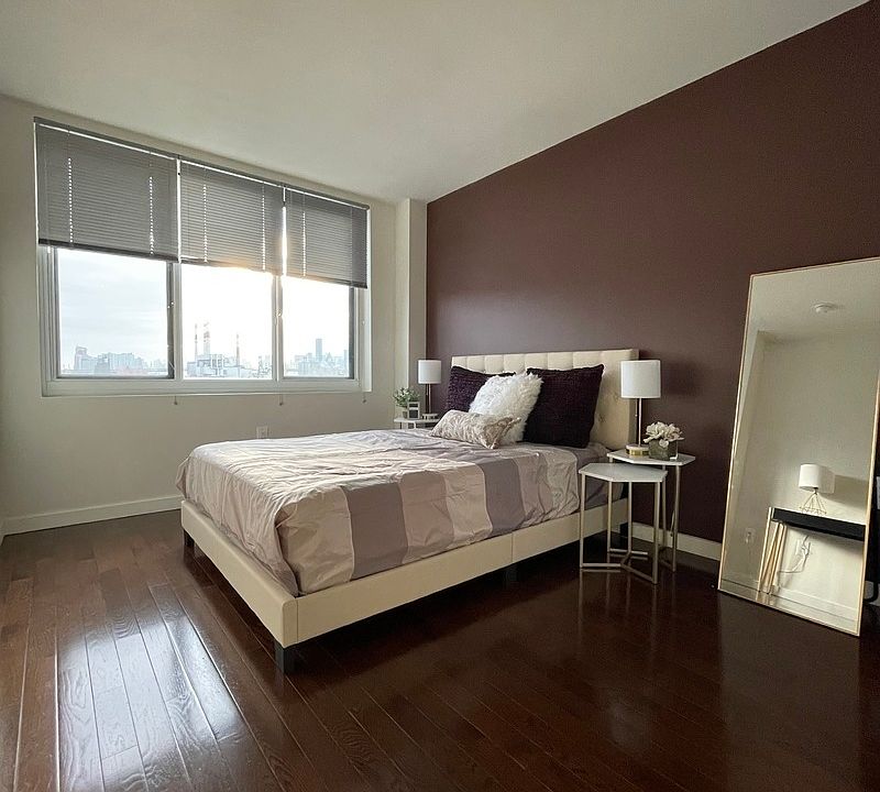 2nd image of 12-15 Broadway #810