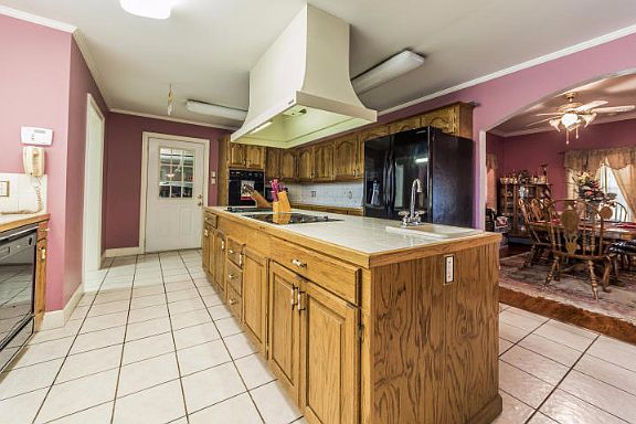 5th image of 1015 Charles Dr