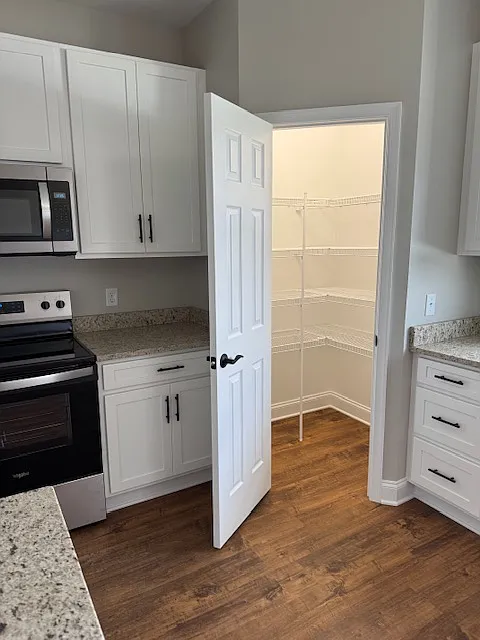 3 bed, 2.5 bath, 1490 sqft, $1,875 — Photo 3