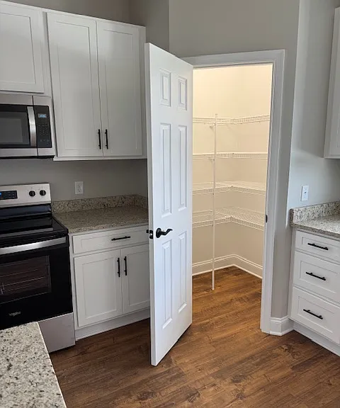 648 Zephyr Dr — Photo 3