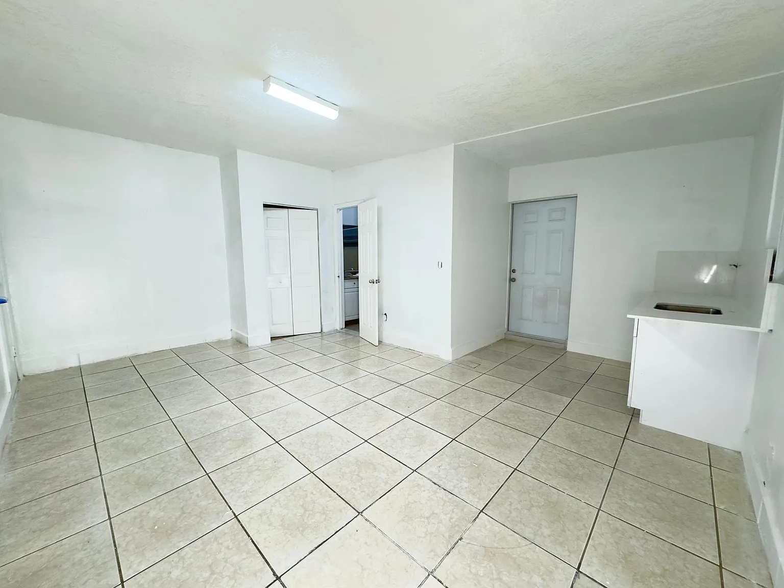 Studio, 350 sqft, $1,400 — Photo 3