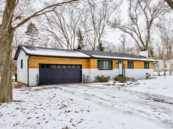 29755 Rosemond Dr, Franklin, MI 48025