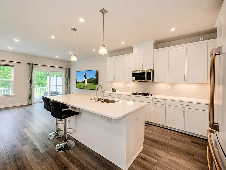 56 Pratt Ln — Photo 2