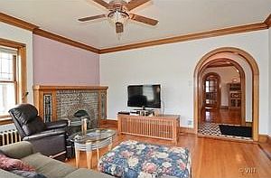 3rd image of 5253 W Wrightwood Ave
