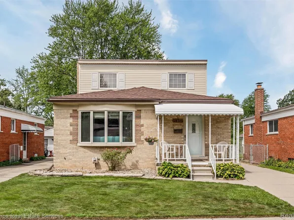 28301 Rockwood St, Saint Clair Shores, MI 48081