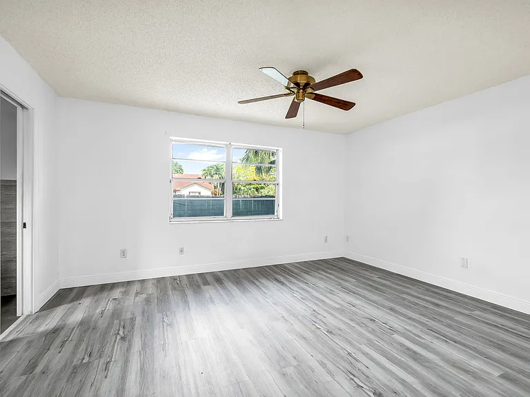 23073 SW 56th Ave — Photo 13
