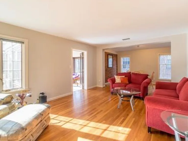2402 Overlook Rd — Photo 3