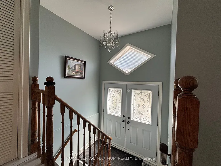 54 Hisey Cres W — Photo 3