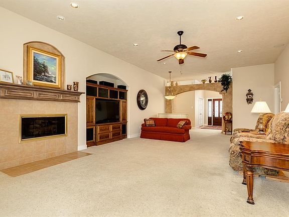 5th image of 103 W Timberlane Dr