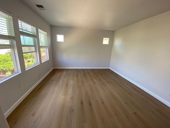 4th image of 564 Presidio Pl