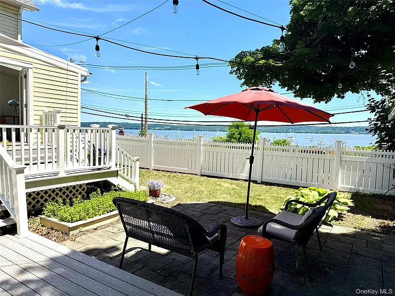 27 Lydecker St — Photo 30