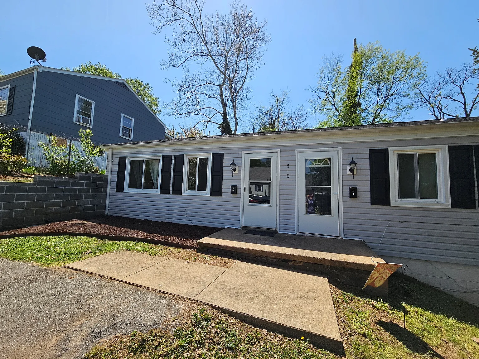 510 Rockland Avenue - B — Photo 1