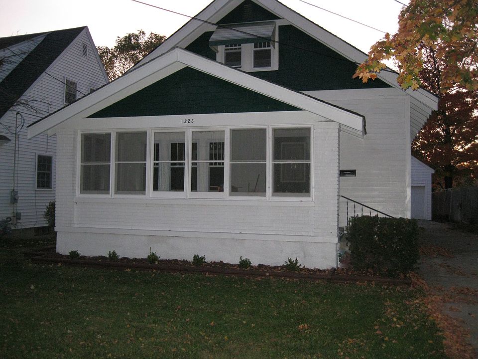 1st image of 1223 Penn Ave NE