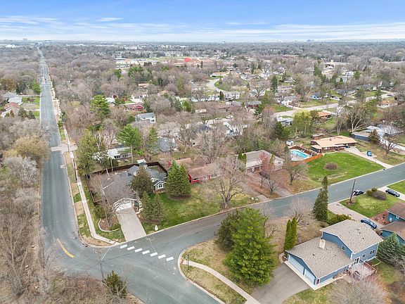 2nd image of 1400 Bliss Ln