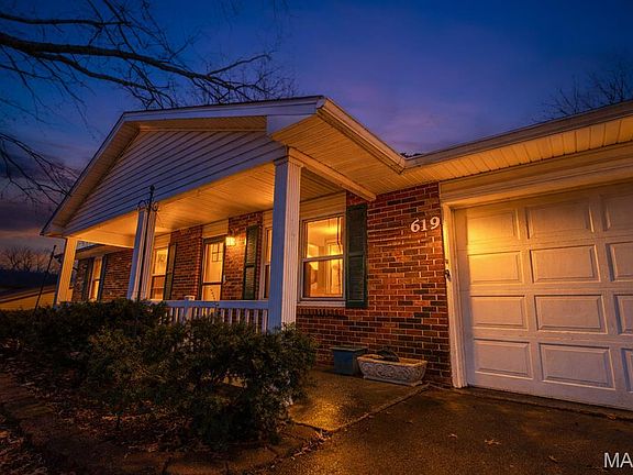 2nd image of 619 N Farrar Dr
