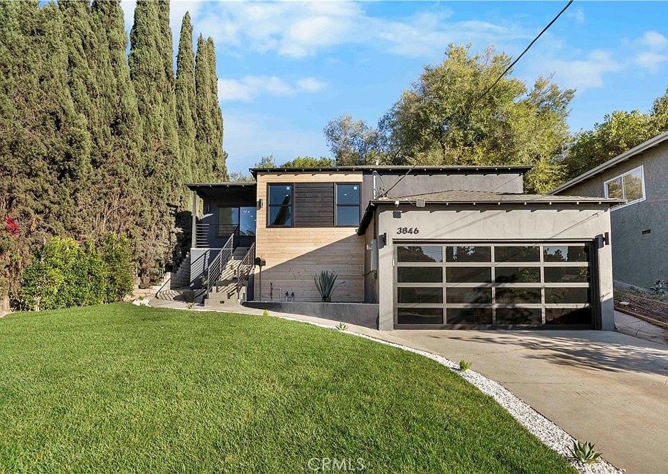 1st image of 3846 Harriman Ave