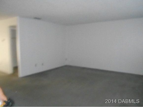 1st image of 6 Chippingwood Ln