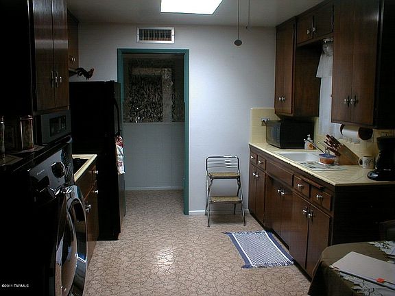 3rd image of 951 W Schafer Dr