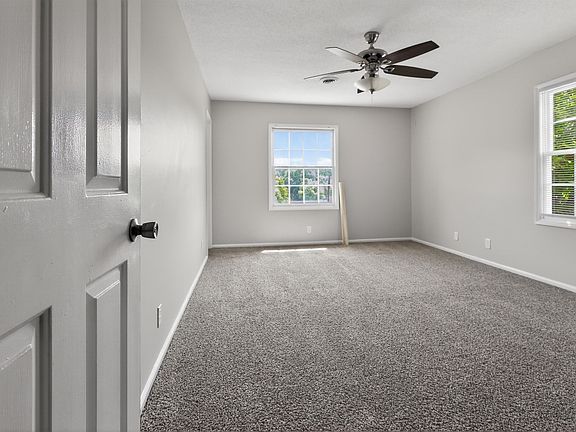 3rd image of 26 Willowood Dr