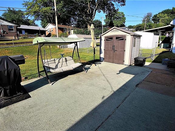 3rd image of 4012 Redland Dr