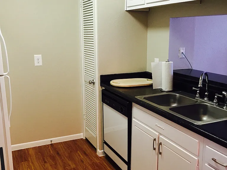 Brittany Place Apartments — Photo 11