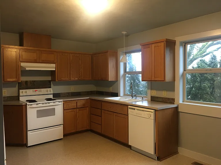 1763 Riverview St — Photo 28