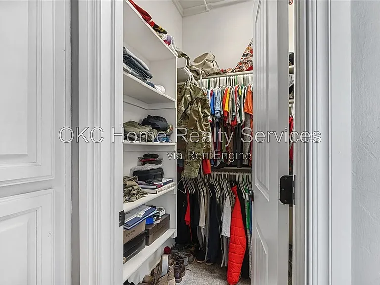 625 NE 23rd St — Photo 17