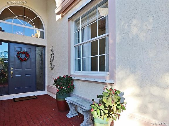 2nd image of 1615 SE Shelburnie Way
