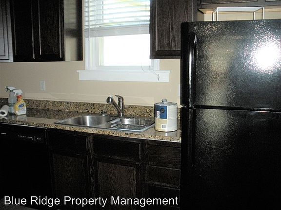 4th image of 410 Roller St