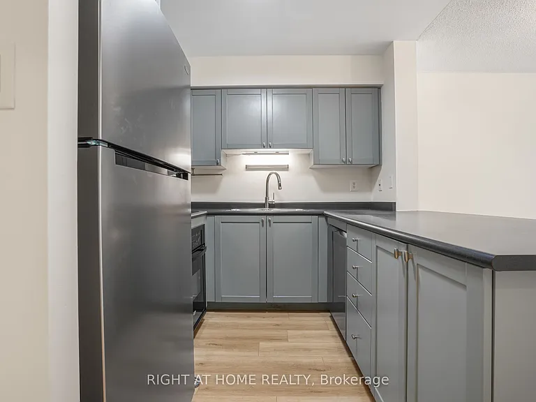 1000 King St W #220 — Photo 6