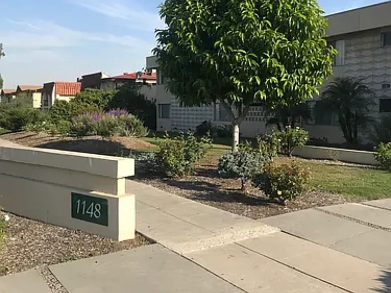 1148 W Huntington Dr #3 — Photo 2