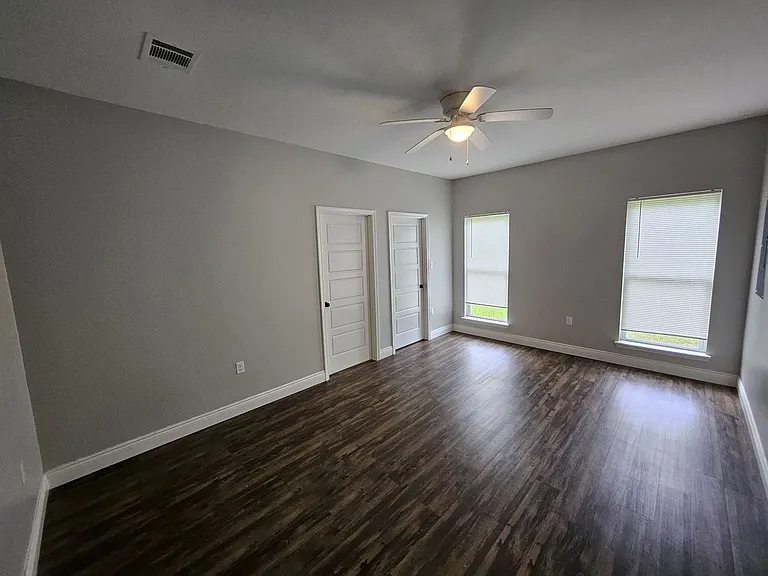 207 Lacey Eden Ln — Photo 32