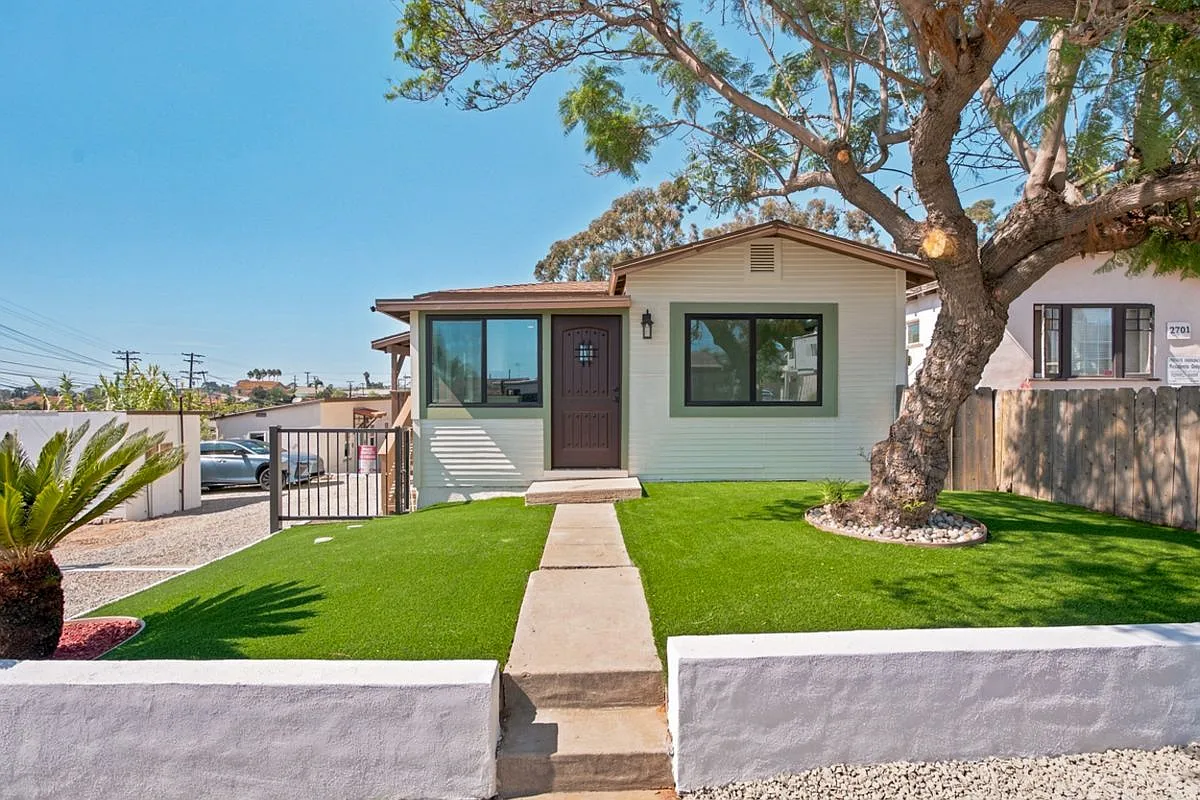 2 bed, 1.0 bath, 860 sqft, $3,200 — Photo 2