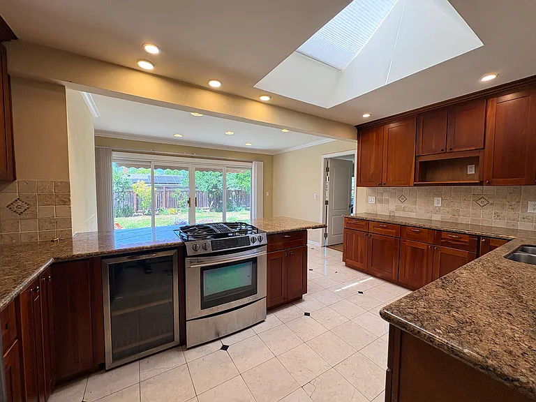 1695 Merrill Dr — Photo 12