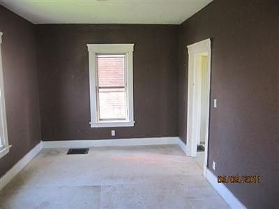 3rd image of 2327 Apple Ave