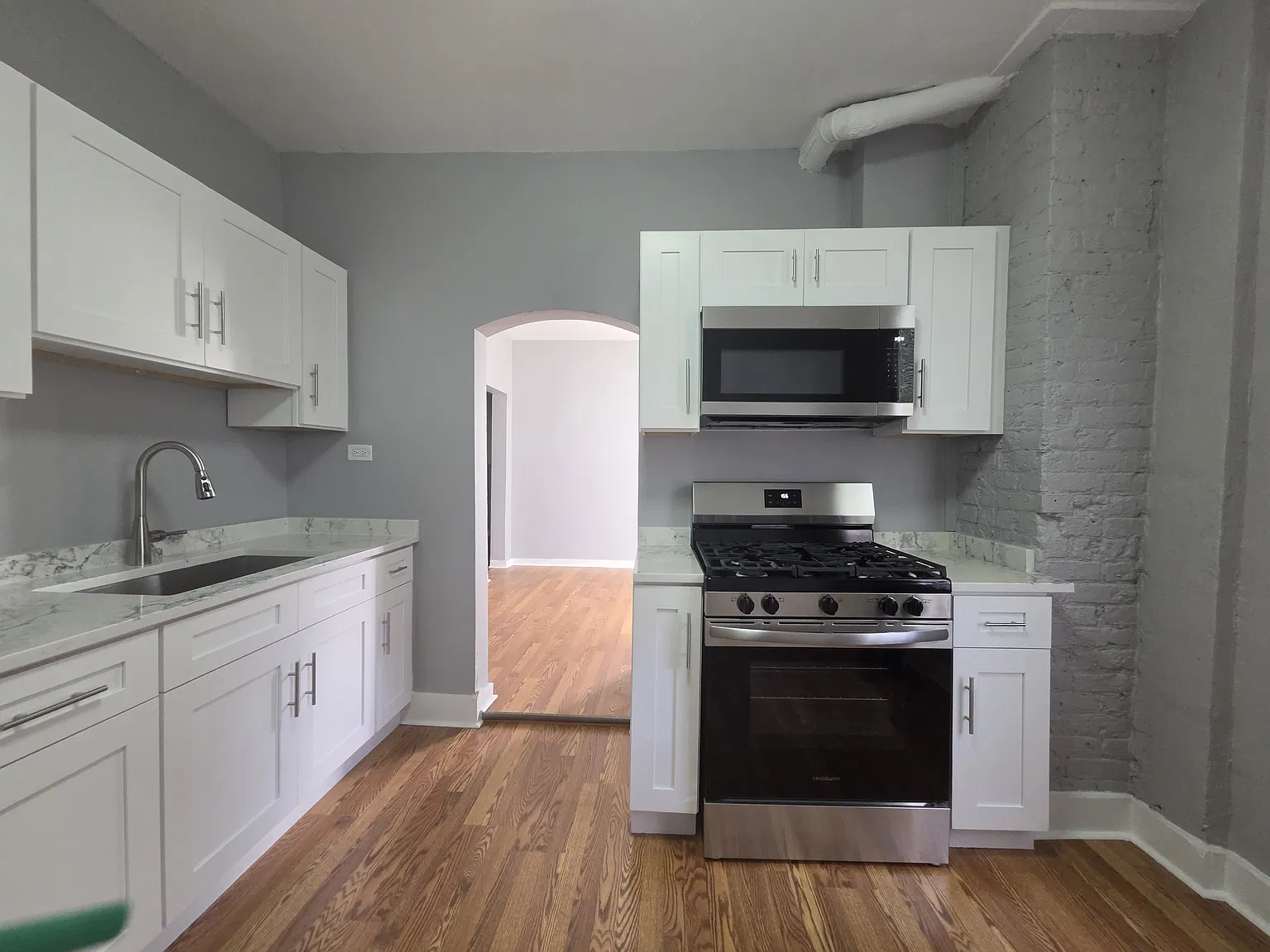 2 bed, 600 sqft, $1,600 — Photo 2