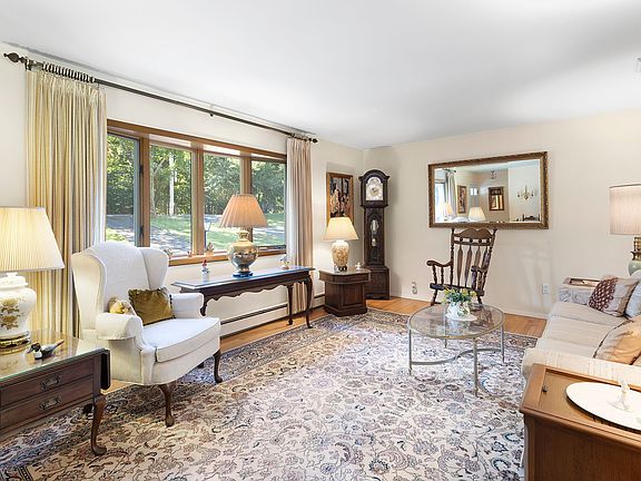 2nd image of 2095 New Suffolk Ave