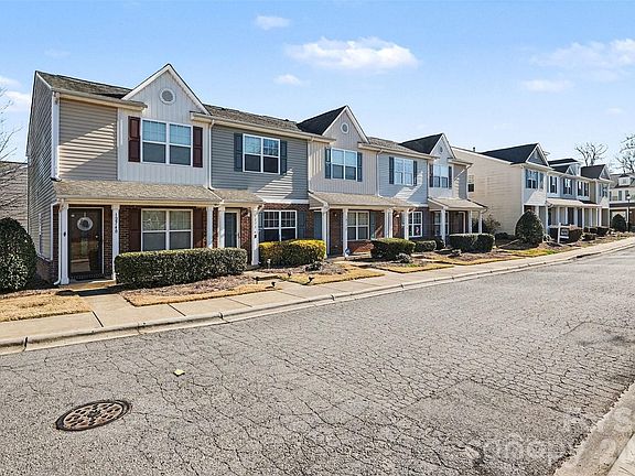 3rd image of 12728 Livengood Ln