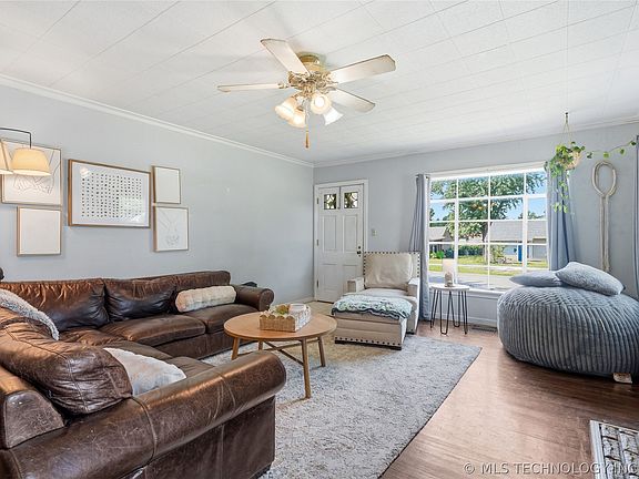 5th image of 2303 S Delaware Ct